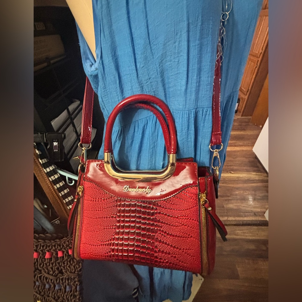 Danbaoly red faux leather purse gold hardware adjustable removable strap new